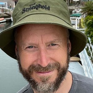 Meet your Posher, Simon